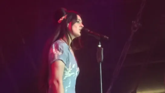 Lana Del Rey – Off To The Races (Live @ Lollapalooza Paris)