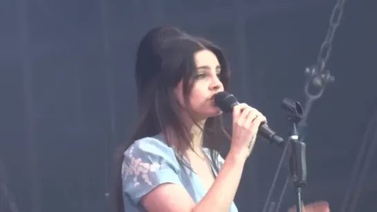 Lana Del Rey – Cherry (Live @ Lollapalooza Paris)