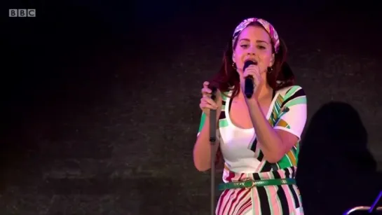 Lana Del Rey – Cherry (Live @ «Radio 1's Big Weekend»)