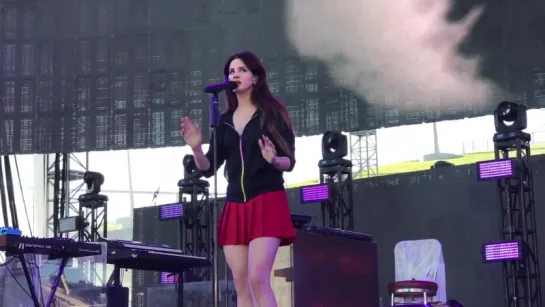 Lana Del Rey – Video Games (Live @ «KROQ Weenie Roast»)