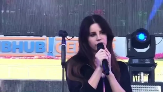 Lana Del Rey – Love [2] (Live @ «KROQ Weenie Roast»)