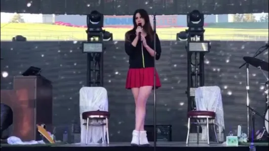 Lana Del Rey – Love [1] (Live @ «KROQ Weenie Roast»)