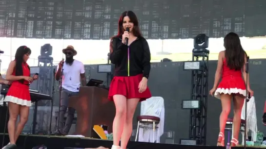 Lana Del Rey (Live @ «KROQ Weenie Roast»)