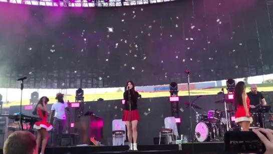 Lana Del Rey – Cherry [5] (Live @ «KROQ Weenie Roast»)