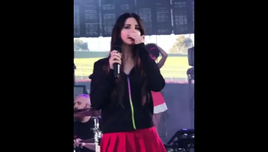 Lana Del Rey – Cruel World [3] (Live @ «KROQ Weenie Roast»)