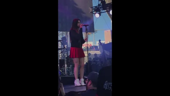 Lana Del Rey – Cruel World [1] (Live @ «KROQ Weenie Roast»)