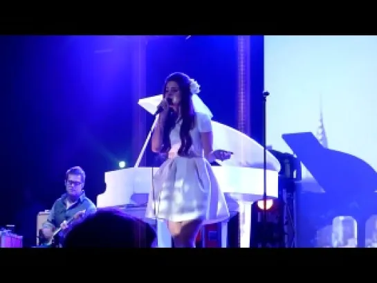 Lana Del Rey ‒ National Anthem (Live @ «Splendour in the Grass») [2]