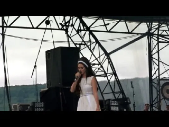 Lana Del Rey ‒ Blue Jeans (Live @ «Eurockéennes») [2]