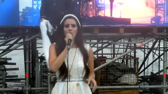 Lana Del Rey ‒ Without You (Live @ «Eurockéennes») [2]