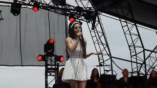 Lana Del Rey ‒ Video Games (Live @ «Eurockéennes») [2]