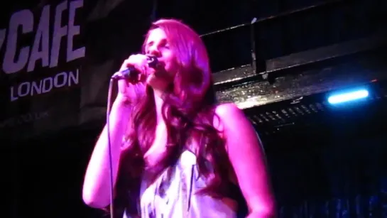 Lana Del Rey – Blue Jeans (Live @ «Jazz Cafe») [2]