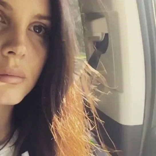 IG (lanadelrey): Лана слушает Machine Gunn Kelly