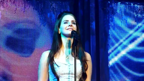 Lana Del Rey ‒ Blue Velvet («Paradise Tour» / Oslo / Oslo Spektrum)