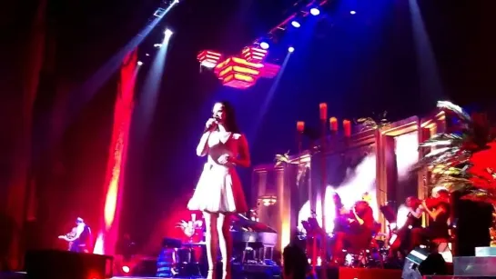 Lana Del Rey ‒ Intro + Cola («Paradise Tour»: Kiev, 10.06.2013)