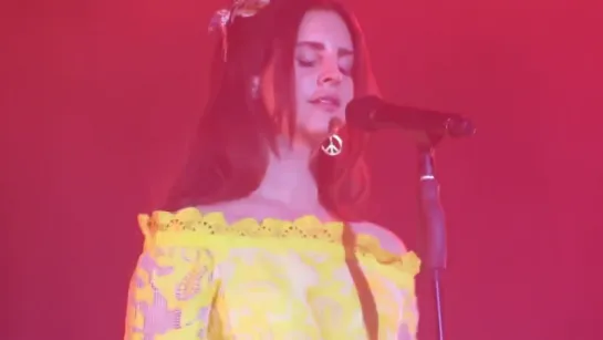 Lana Del Rey – Summertime Sadness (Live @ «Osheaga»)