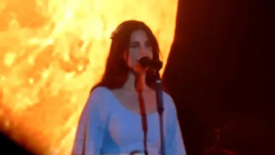 Lana Del Rey – Honeymoon (Live @ «Rockwave Festival»)