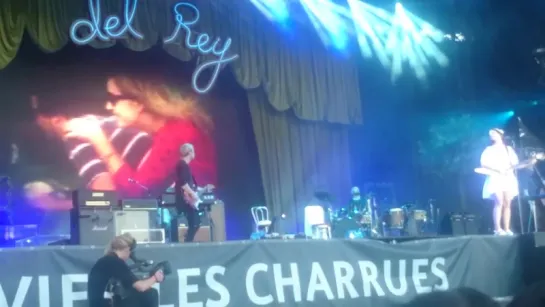 Lana Del Rey – Video Games (Live @ «Les Vieilles Charrues»)