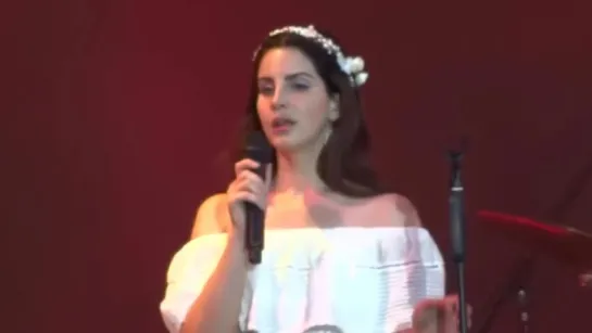 Lana Del Rey – Summertime Sadness (Live @ «Les Vieilles Charrues»)