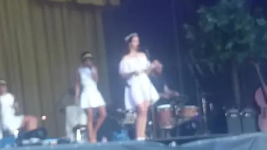 Lana Del Rey – High By The Beach (Live @ «Les Vieilles Charrues»)