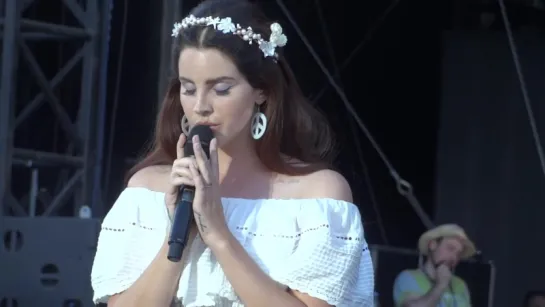 Lana Del Rey – Cruel World (Live @ «Les Vieilles Charrues»)