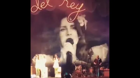 Lana Del Rey – Serial Killer (Live @ «Moon and Stars Festival»)