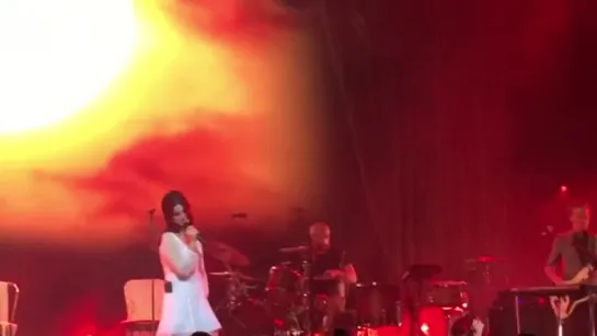 Lana Del Rey – Summertime Sadness (Live @ «Montreux Jazz Festival»)