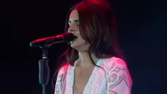 Lana Del Rey – Serial Killer (Live @ «Park Live»)