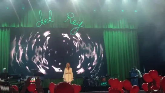 Lana Del Rey – Blue Jeans (Live @ «Orange Warsaw Festival»)