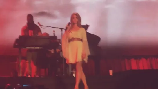 Lana Del Rey – Serial Killer (Live @ «Orange Warsaw Festival») [2]