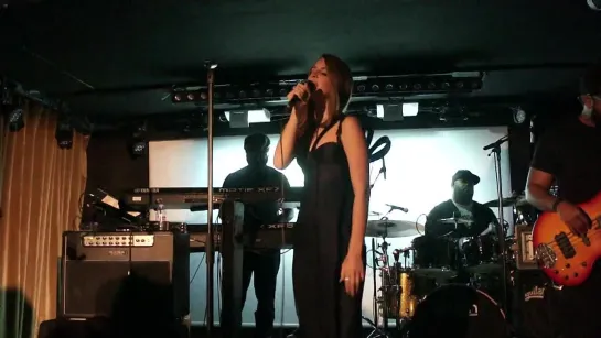 Lana Del Rey – Video Games (Live @ «Club Silencio»)