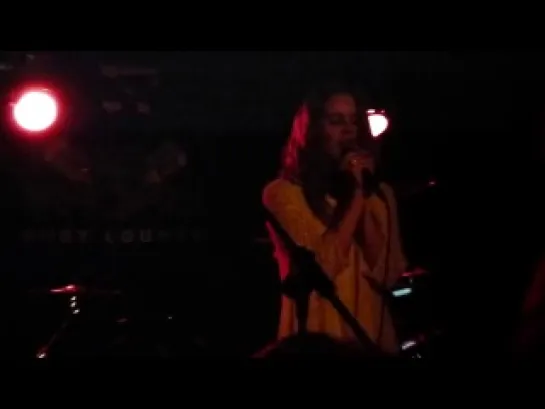 Lana Del Rey – Off to the Races (Live @ «Ruby Lounge»)