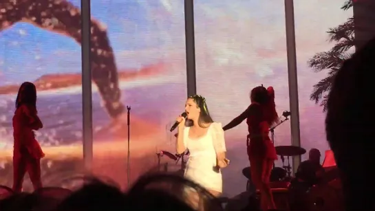 Lana Del Rey – Doin’ Time (Live @ «Latitude Festival»)