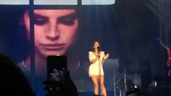 Lana Del Rey – National Anthem (Live @ «Latitude Festival»)