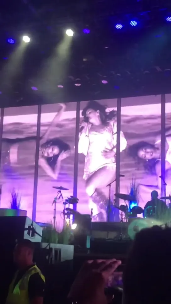 Lana Del Rey – Pretty When You Cry (Live @ «BUKU»)