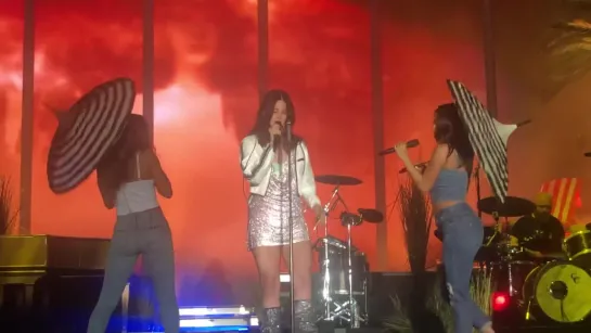 Lana Del Rey – National Anthem, Summertime Sadness (Live @ «BUKU»)