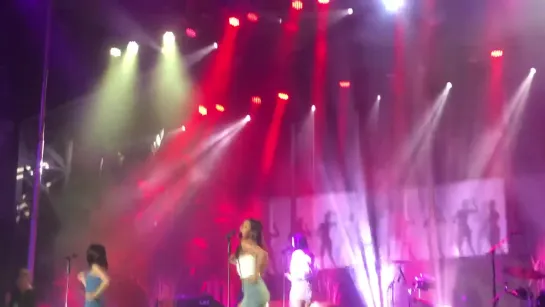 Lana Del Rey – Off to the Races (Live @ «BUKU»)