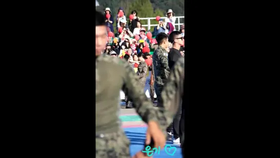 161006 지상군 페스티벌 비상활주로 14.이승기 다같이 인사 (720p)