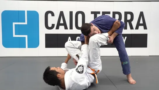 3 CAIO TERRA - COLLAR SLEEVE DEFENSE TO KNEESLIDE