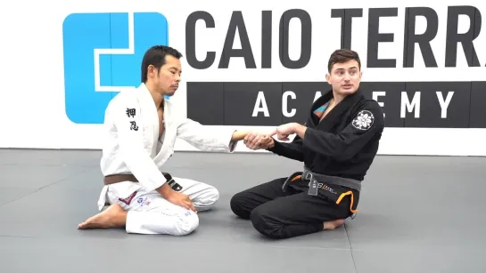 2 CAIO TERRA - BREAKING THE SLEEVE GRIP DETAILS