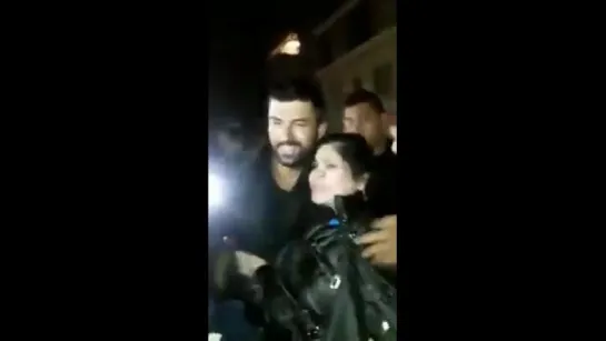 Fanı olduğu oyuncu oyunculukta nirvana olunca tabiii fanlarıda az ucundan oyuncu - Enginomun - EnginAkyürek EnginLatAmVisit Engi