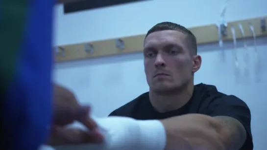 Usyk & Huck getting their hands wrapped earlier. N