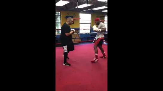 Yuniesky Gonzalez training for possible. Showdown with Alex Gvozdyk