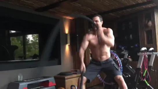 ‏@Klitschko  Enjoying my Friday work out :) So you could do it too #focus #joy