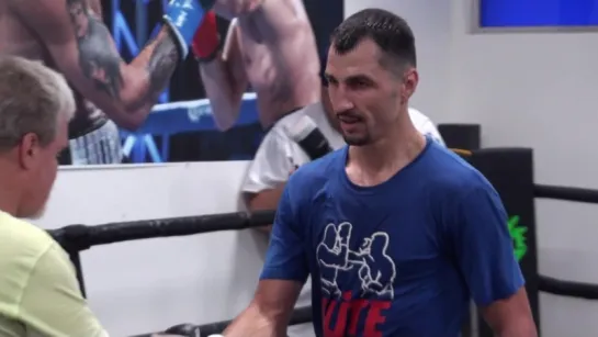 Viktor Postol vs Terence Crawford - CRACKING SPEED  PUNCHING POWER WORKOUT w⁄ Freddie Roach