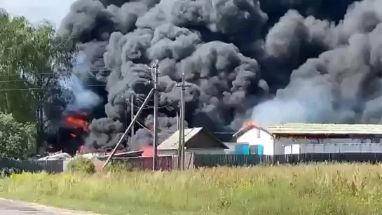 В Коврове горит завод