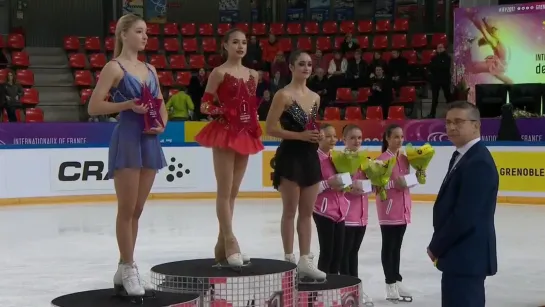 2017 11 19 ISU GP Internationaux de France 2017 – Ladies Victory Ceremony