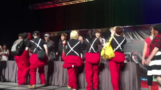 [VK] [01.08.15] KCONUSA MonstaX встретили... Косплееров MonstaX! Как же они отреагируют? @ KCON15LA