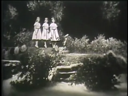 The Lennon Sisters (The Lawrence Welk Show) - Moon River (1962)