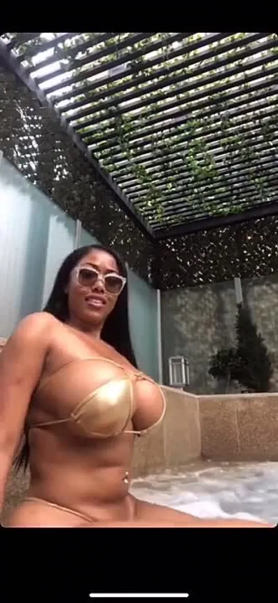 Moriah Mills Instagram Live (ebony black nolly sexy dance big ass big tits boobs)