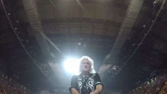 Selfie Stick Video _ Newcastle, England [December 01, 2017] Queen Adam Lambert